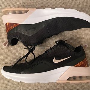 Nike Air Max Motion 2 Black Lace-Up Running Shoes Women's Size 7 CU4762-001